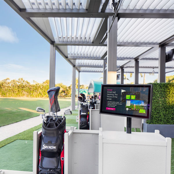 Golf club with pergola